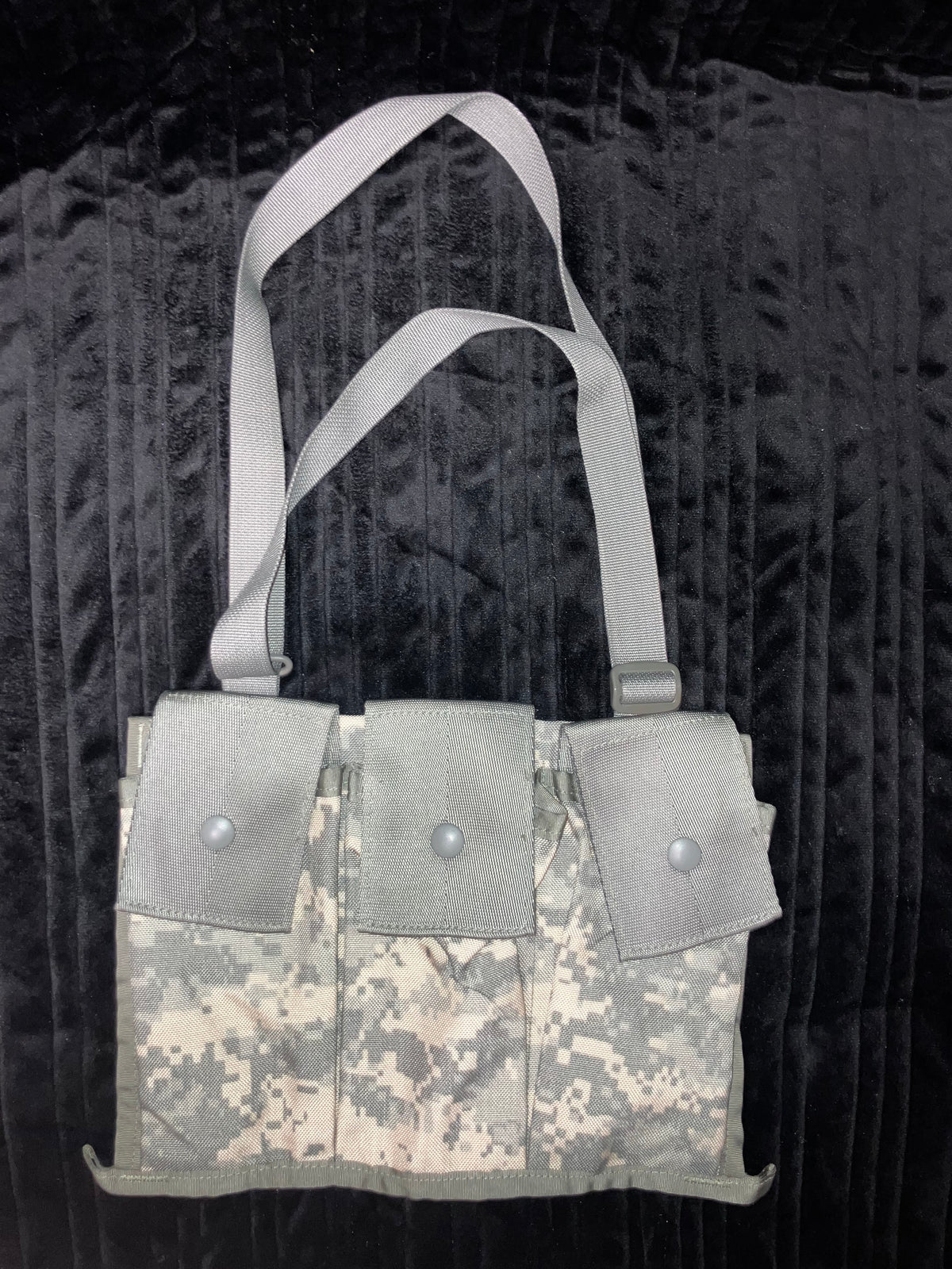 USGI Military Surplus M4 Magazine Bandolier – ACU UCP Digital Camo – 6 Mag Capacity